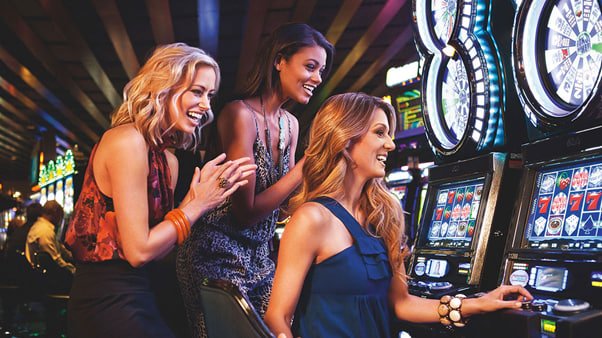 Myanmar မြန်မာ မိုဘိုင်း Slots APP ကစားနေသူ